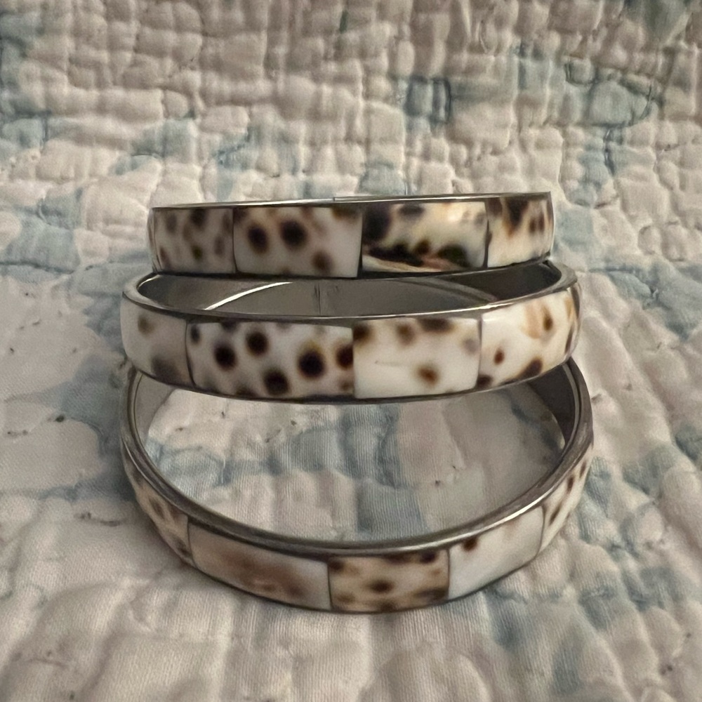 Shell bangle trio! For the beach, poolside or lakeside!